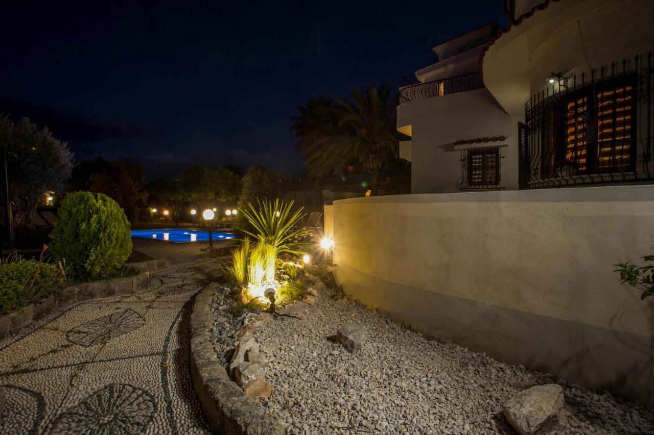 Hriska Luxury Villa 依克希亚 外观 照片